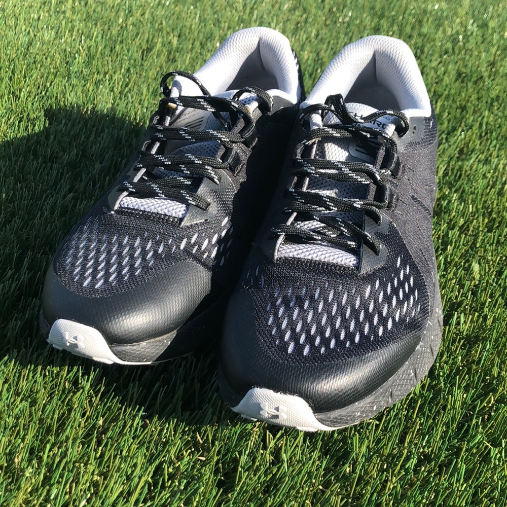 EUC Under Armour Charged Trail Sneaker (w/o box).